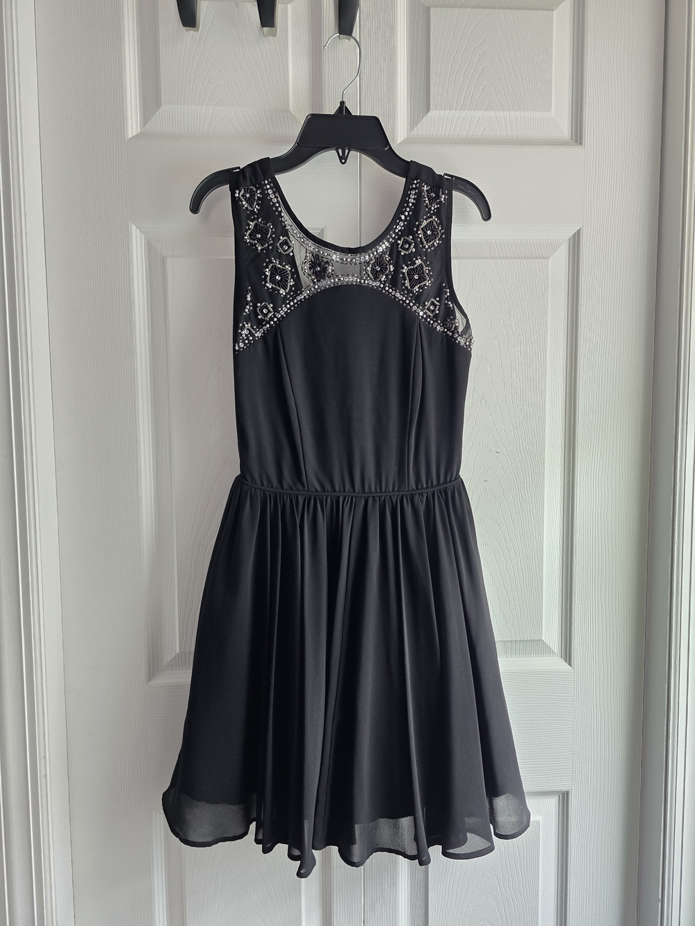 Way-in Sleeveless Black Embellished Formal Dress Size 1 Length 33in